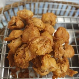 ลูกชิ้นปลาชุบแป้งทอด