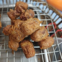 ไส้กรอกแดงชุบแป้งทอด