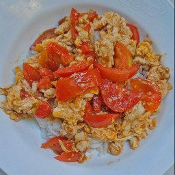 ข้าวมะเขือเทศไก่สับผัดไข่