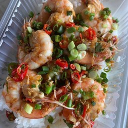 กุ้งคั่วพริกเกลือราดข้าว