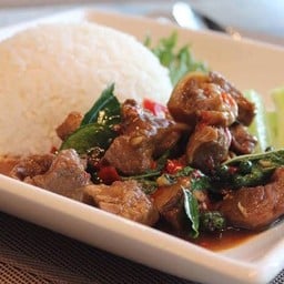 ข้าวกะเพราหมูตุ๋น