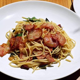 สปาเก็ตตี้เบคอนพริกแห้ง