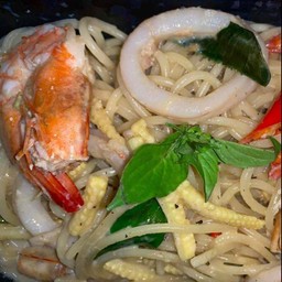 Spaghetti with green curry sauce seafood สปาเก็ตตี้ เขียวหวานซีฟู๊ด