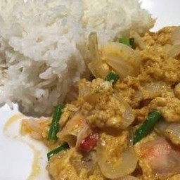 ข้าวราดผัดผงกระหรี่