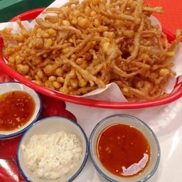 เห็ดและข้าวโพดทอด