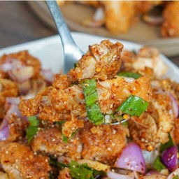 ยำไก่แซ่บ