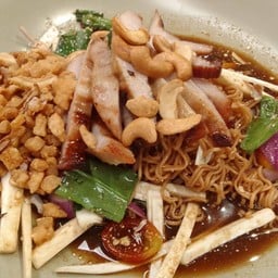 ยำไวไวคอหมูย่างข้าวคั่ว