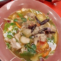 ต้มแซบกระดูกหมู ข้าวคั่ว ใบกระเพรา