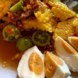 ตำไทยข้าวโพดไข่เค็ม