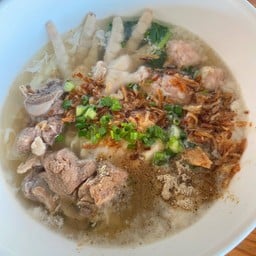 ก๋วยจั๊บญวน (จัมโบ้)