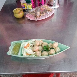 ลูกชิ้นกุ้งลวก