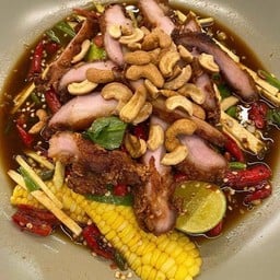 ยำคอหมูทอด