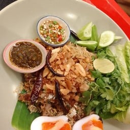 ข้าวผัดเแจ่วคอหมูย่าง