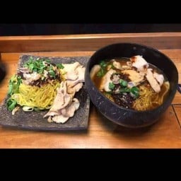 ก๋วยเตี๋ยวเรือเป่าปากชามกะลา ข้าวมันไก่ พระยาสัจจา-ชลบุรี พระยาสัจจา