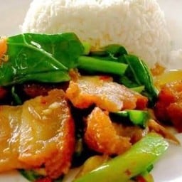 ข้าวราดคะน้า