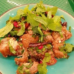 ลาบหมูกรอบ