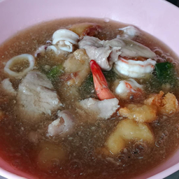 ราดหน้า เส้นใหญ่ รวมมิตร