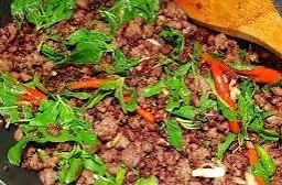 กะเพราเนื้อสับ ( กับข้าว )