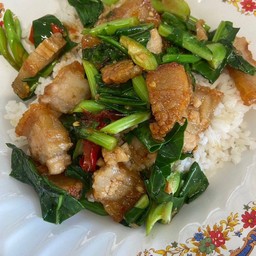 คะน้าหมูกรอบ