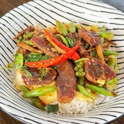 ข้าวเนื้อตุ๋นผัดขี้เมา + ไข่ข้น