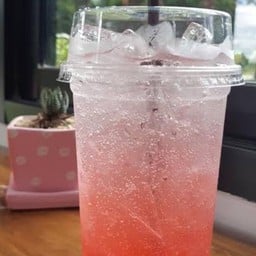 สตอเบอรี่โซดา