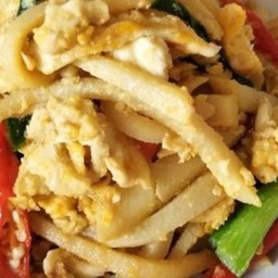 ข้าวหน่อไม้ผัดไข่หมูชิ้น