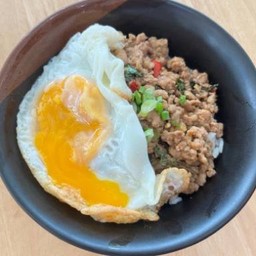 กะเพราหมูสับไข่ดาว