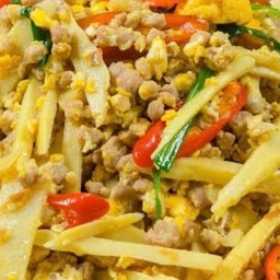 ข้าวหน่อไม้ผัดไข่ไก่