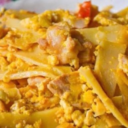 ข้าวหน่อไม้ผัดไข่สามชั้น