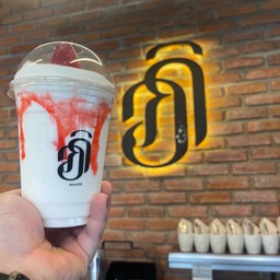 Milky Strawberry Frappe