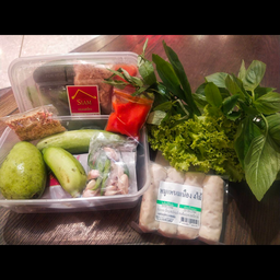 แหนมเนืองชุดใหญ่ 8 ไม้ ไม่หั่นเครื่องเคียง