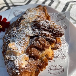 ALMOND CROISSANT