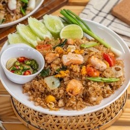 ข้าวผัดแซลมอน