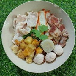 ก๋วยเตี๋ยวต้มยำกากหมูโบราญ เพรชจริก