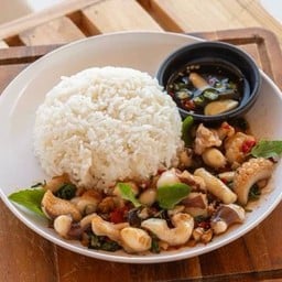 ข้าวกระเพราปลาหมึก