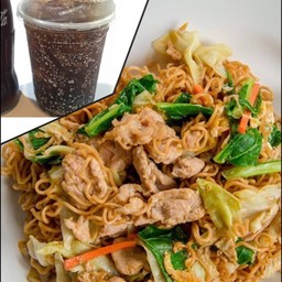 ชุดคู่ผัดมาม่าหมู+โค้กแก้วใหญ่