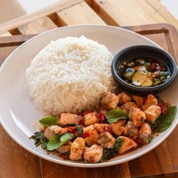ข้าวกระเพราแซลมอน