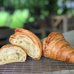 PLAIN CROISSANT