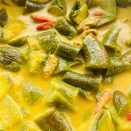 แกงกะทิหมูมะเขือยาว