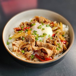 ข้าวหน้าเนื้อคาลบิ