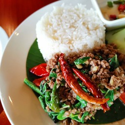 ข้าวกะเพราเนื้อสับ