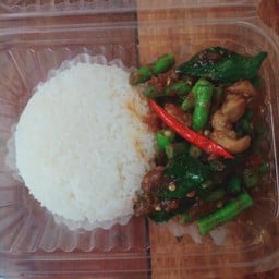 ข้าวพริกแกงถั่ว