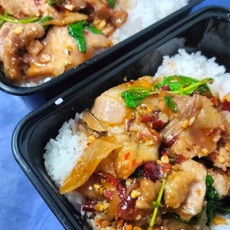 ข้าวกะเพราคอหมูย่าง