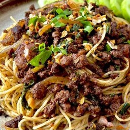 สปาเก็ตตี้ ลาบหมูคั่ว