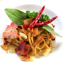สปาเก็ตตี้เบค่อนพริกแห้ง
