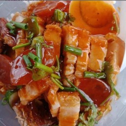 ข้าวหมูกรอบ