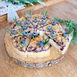 Blueberry Crumble Cheesecake