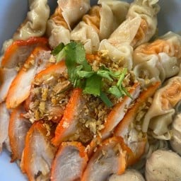 ชายสี่ บะหมี่เกี๊ยว อ้อมค่าย