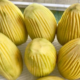 มะม่วงเเก้วขมิ้นหั่นชิ้นพร้อมทานพร้อมเกลือเค็มและกะปิ