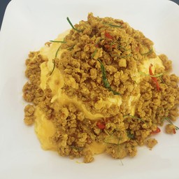 ข้าวไข่ข้นคั่วกลิ้งหมูสับ